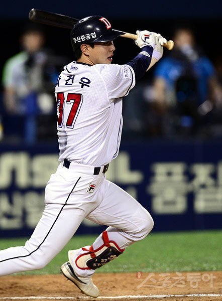 지난해 뚜렷한 성장세를 보인 두산 외야수 박건우가 WBC 열차에도 올라탔다. 한국대표팀은 20일 추신수(텍사스)의 대체선수로 박건우를 최종낙점했다. 박건우로선 2008세계청소년야구선수권 이후 9년 만의 태극마크이자 생애 첫 성인대표팀 합류다. 스포츠동아DB