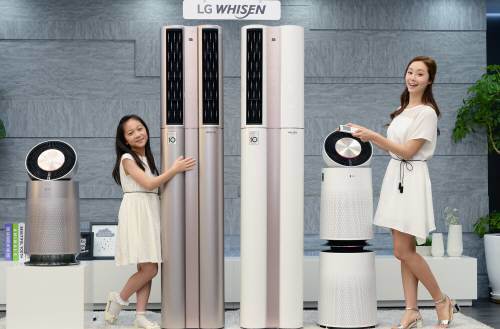 LG전자가 16일 공개한 ‘LG휘센 듀얼 에어컨’은 인공지능(AI)를 탑재한 ‘스마트 에어컨’이다. 이용자습관 및 생활환경을 파악해 냉방 공간 및 냉방 모드 등을 스스로 결정한다.