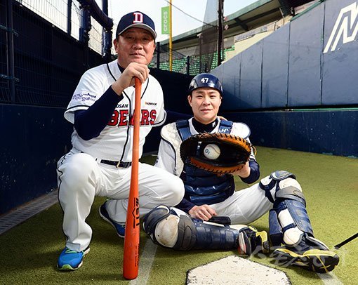 두산 박철우 코치-박세혁(오른쪽). 김민성 기자 marineboy@donga.com