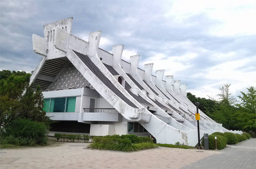 건축가 김수근이 1965년 설계한 옛 국립부여박물관 건물.