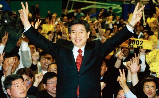 2002년 민주당 대선후보 경선 당시 광주에서 1위를 한 노무현 후보. [동아DB]