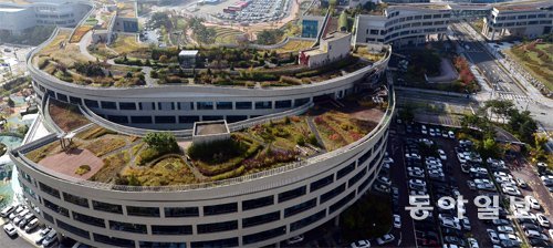 축구장 11배 크기의 정부세종청사 옥상 정원. 동아일보DB