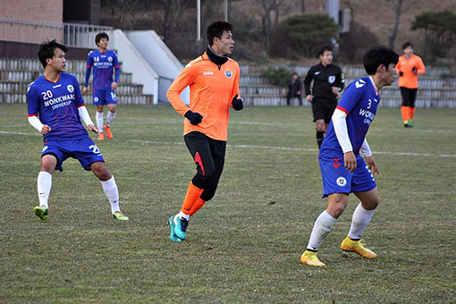 강원FC 정조국(가운데). 사진제공｜강원FC