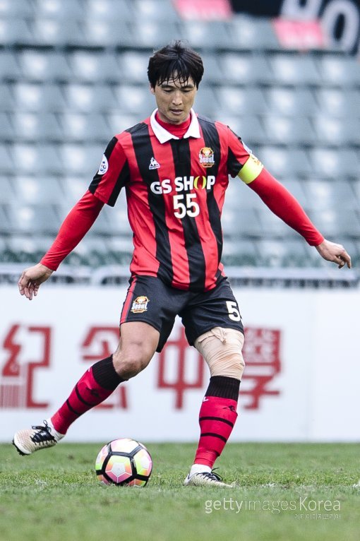 국가대표팀에서도 주장을 맡았던 곽태휘는 올 시즌 FC서울의 주장으로 임명됐다. 주장은 경기장 안팎에서 팀을 이끄는 중요한 역할이다. 사진=ⓒGettyimages이매진스