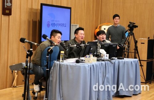 SBS 파워FM ‘두시 탈출 컬투쇼’의 코너 ‘줄 수 있는게 이 노래밖에 없다’가 햇수로 5년차를 맞이했다.