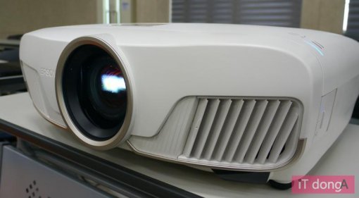 엡손 EH-TW8300W(출처=IT동아)