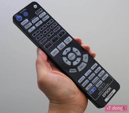 동봉된 리모컨(출처=IT동아)