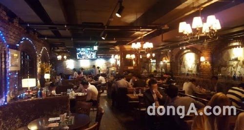 매장공유는 기존점주가 매장을 운영하지 않는 시간대에 다른 사업자에게 매장 사용권을 제공하는 방식이다. 따라서 낮과 밤을 나눠 두 가지 형태, 두 명의 사업자가 영업을 할 수 있다. 사진제공=스토어쉐어