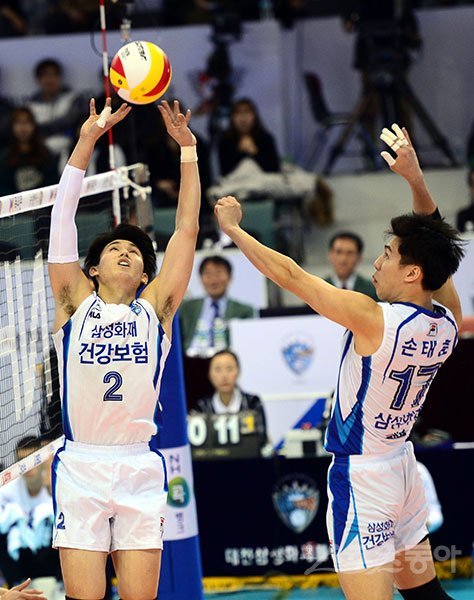 7일 대전충무체육관에서 ‘2016-2017 NH농협 V리그’ 대전 삼성화재와 서울 우리카드의 경기가 열렸다. 삼성화재 이민욱이 토스를 올리고 있다. 대전 | 김민성 기자 marineboy@donga.com