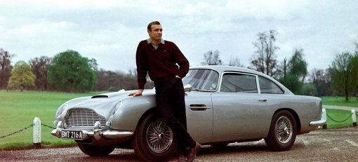 1964년 007 영화 ‘골드핑거’에서 제임스 본드가 탄 차량 영화 장면. 그리고 실제 전시된 차량 비교