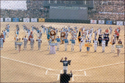 1982년 프로야구 원년 개막전 모습. 사진제공｜KBO