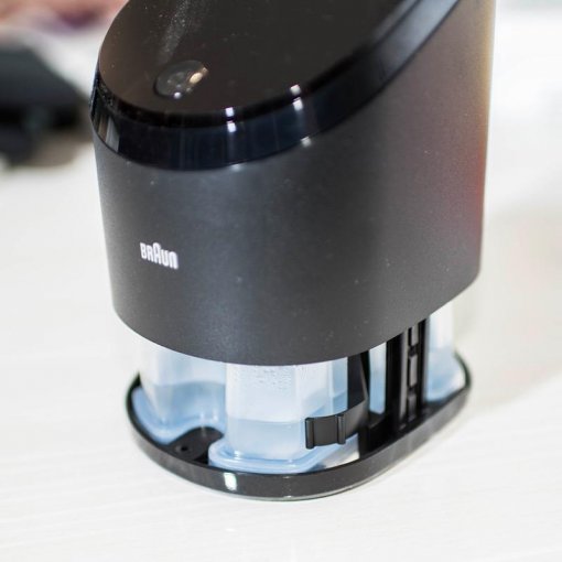 브라운 전기면도기(출처=IT동아)