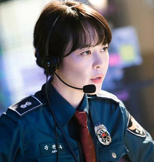 112 상황실 요원 역의 배우 이하나