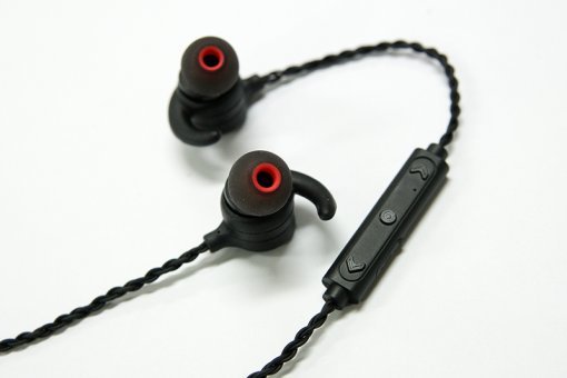 엔보우 노블 X7 블루투스 이어폰.(출처=IT동아)