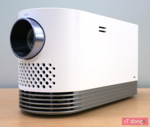 LG전자 프로빔 TV HF80JA(출처=IT동아)