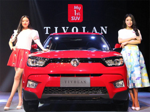 쌍용자동차가 2015년 6월 중국 베이징에서 소형 SUV ‘티볼란’(티볼리의 현지명) 론칭 행사를 열고 있다. 이 차량은 지난해 쌍용차의 흑자 전환을 이끌었다. 쌍용자동차 제공