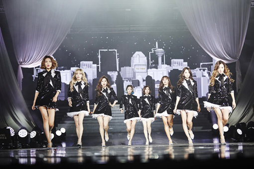 올해 데뷔 10주년을 맞은 소녀시대는 한국 걸그룹 20년사에 가장 큰 족적을 남긴 팀으로 꼽힌다. 이들의 신작은 여전히 대중의 관심을 끌어들이는 브랜드 파워를 가졌다. 사진제공｜SM엔터테인먼트