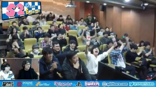 환호하는 한국 선수들과 관람객들 / 트위치 캡처