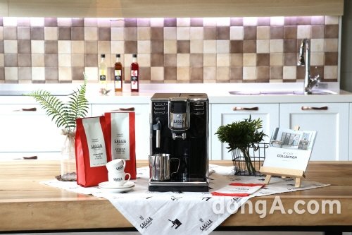 코디아아이앤티와 모두렌탈㈜이 80년 전통의 이태리 커피 머신 브랜드 가찌아의 신제품 ‘아니마(ANIMA)’를 20일 저녁 롯데홈쇼핑에서 공식 론칭한다.