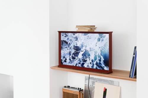 삼성전자가 지난해 10월 출시한 세리프 TV 32인치 레드 컬러 모델. 삼성전자 제공