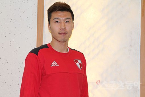 비상을 꿈꿨던 지난해 부산 김현성은 불의의 무릎 부상으로 다시 한 번 날개가 꺾였다. 하지만 포기하지 않았다. 간절함으로 가득 한 그는 ‘공격축구’를 선포한 부산 ‘조진호호‘에서 당당한 재기를 향해 발걸음을 재촉하고 있다. 남장현 기자 yoshike3@donga.com