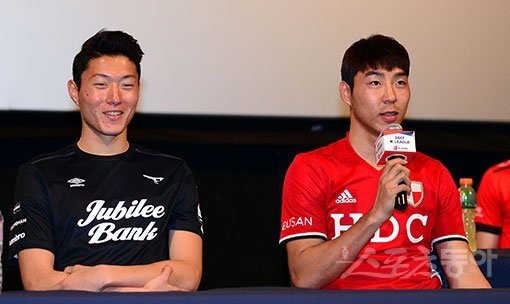 성남 황의조-부산 이정협(오른쪽). 김종원 기자 won@donga.com