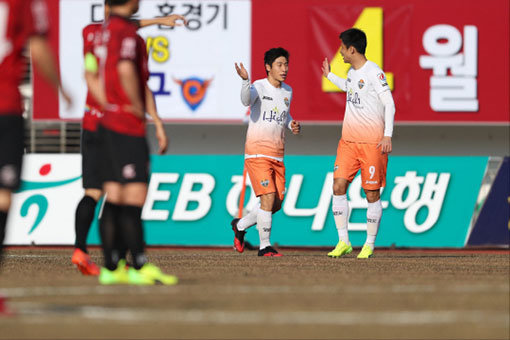 강원 이근호-정조국(오른쪽). 사진제공｜한국프로축구연맹