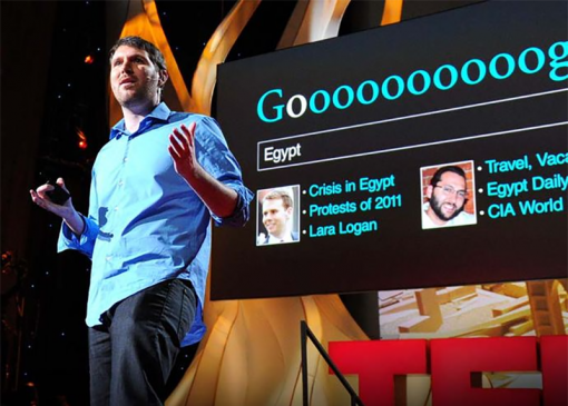 TED에서 강연 중인 일라이 파리저(출처=TED)