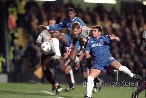 1999~2000 챔피언스리그 8강전에서 첼시와 맞붙었던 바르셀로나. 사진=ⓒGettyimages이매진스