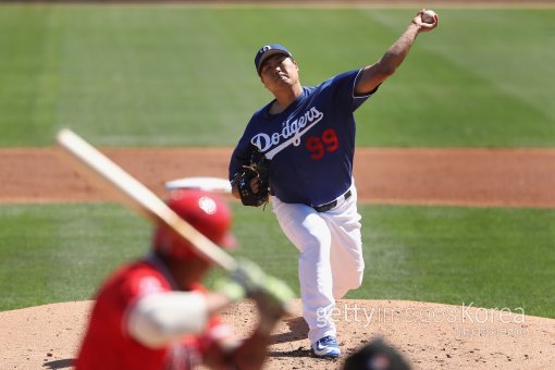 LA 다저스의 류현진이 247일만의 실전등판에서 재기를 향한 첫 관문을 넘어섰다. 12일(한국시간) 애리조나주 글렌데일의 캐멀백랜치에서 열린 LA 에인절스와 시범경기에 선발등판해 2이닝 무실점을 기록했다. 사진=ⓒGettyimages이매진스