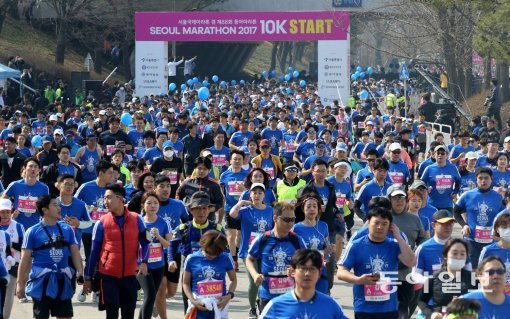 10km 참가자들이 힘차게 출발하고 있다. 사진=동아일보 특별취재팀