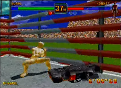 사정없이 자동차를 패야 한다. 캐릭터 성능은 그닥 수준..(출처=게임동아)