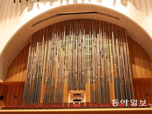 제작부터 설치까지 2년 이상 걸린 롯데콘서트홀의 파이프오르간. 동아일보DB