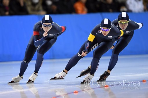 휠라 경기복을 착용한 여자 스피드스케이팅 대표팀. 사진=ⓒGettyimages이매진스