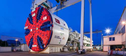 SK건설은 지난해 12월 터키 이스탄불에서 유라시아 해저터널을 개통했다. 착공 48개월 만으로 당초 계획보다 3개월 빠른 조기 개통이다. SK건설은 라오스 수력발전소 등다양한 개발형 사업에도 참여하고 있다. SK그룹 제공