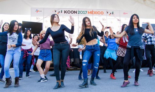 종합 콘텐츠 기업 CJ E&M은 17, 18일 이틀간 멕시코시티 아레나에서 세계 최대 한류컨벤션 ‘케이콘(KCON) 2017 멕시코’를 성황리에 진행했다. CJ그룹 제공
