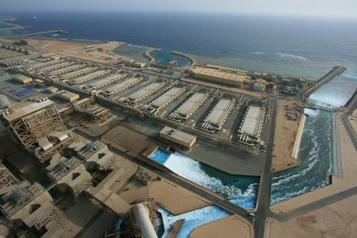 두산중공업이 사우디아라비아 쇼아이바 해에 건설한 해수담수화 플랜트. 두산중공업은 해수담수화 플랜트 시장에서 40%의 점유율로 독보적인 세계 1위를 유지하고 있다. 두산중공업 제공