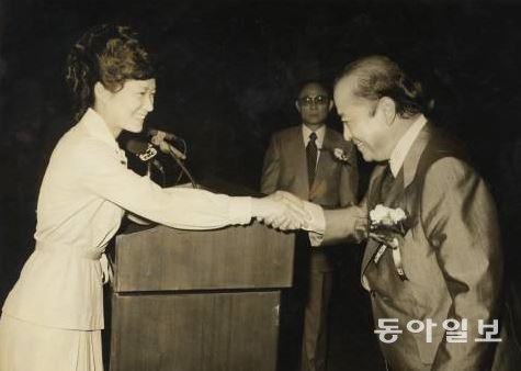 사진=동아일보DB/박근혜 전 대통령(왼쪽), 최태민 목사(가운데)