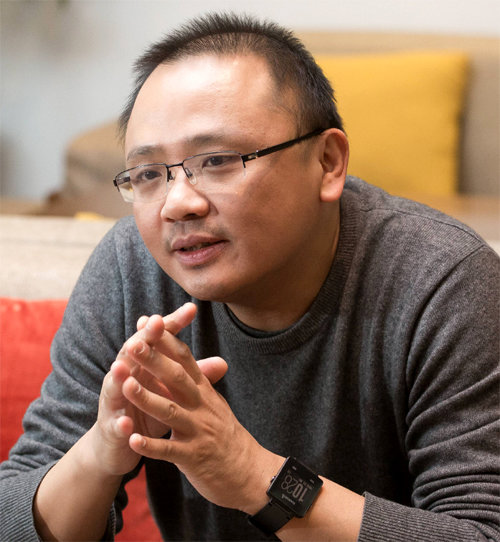 바일 준금속 제조법을 발견해 세계적인 주목을 받은 다이시 중국과학원 물리학연구소 교수. 그는 “직접 개발한 소프트웨어로 연구한다”며 “인공지능 알고리즘을 적용해 새로운 양자물질을 찾을 계획”이라고 말했다. AZA스튜디오 이서연 작가 제공