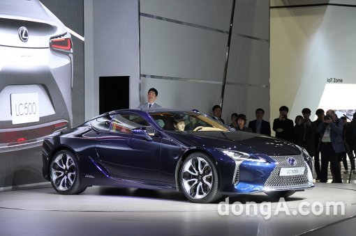 렉서스 LC 500h.