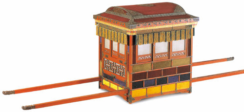 조선시대 왕실에서 행차 등을 할 때 탔던 가마의 한 종류인 사인교(四人轎). 글항아리 제공