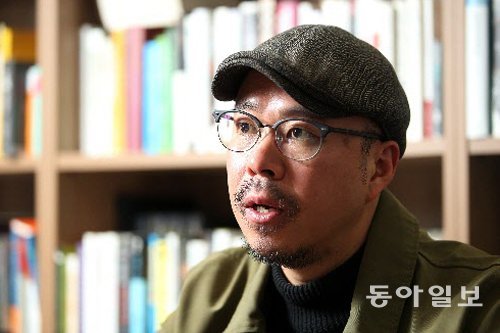 [심규선의 연극인 열전]극작가 김은성 “혁명적인 작품을 쓰고 싶다”
