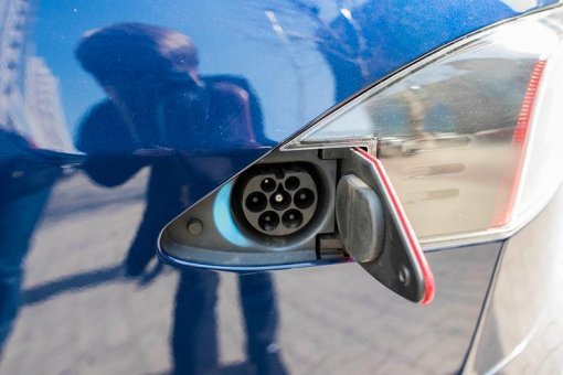 테슬라(출처=IT동아)