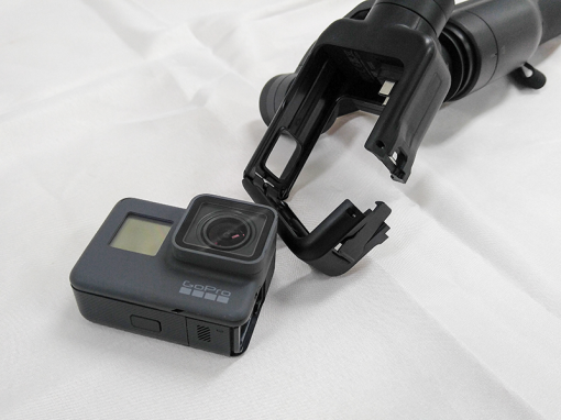 카르마 그립은 기본적으로 히어로5 블랙을 지원하며, 히어로4 계열 액션캠을 장착하려면 별도의 하네스가 필요하다(출처=IT동아)