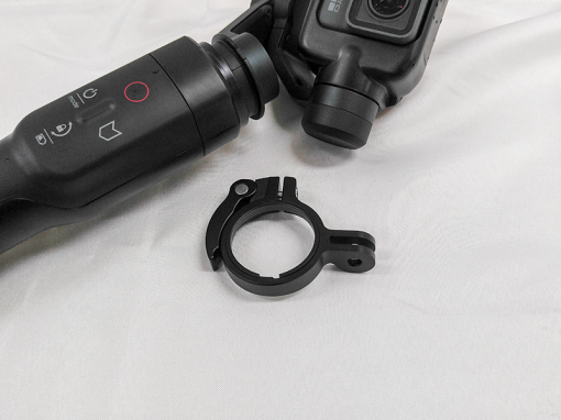 기본 탑재된 액세서리를 이용하면 고프로의 다양한 마운트와 호환한다(출처=IT동아)