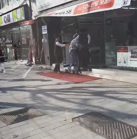 사진=트위터 영상 캡처(@Jelly_popore)