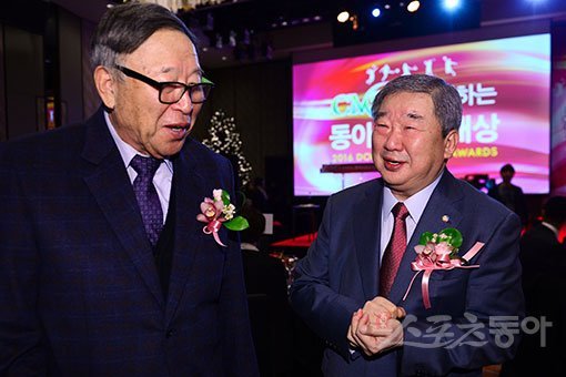 대한야구소프트볼협회 김응용 회장-KBO 구본능 총재(오른쪽). 스포츠동아DB