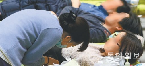 한국과 달리 미국, 중국 등에서는 수혈 감소정책을 펼치고 있다. 미국은 지난 5년간 수혈을 40% 가량 줄였으며 중국도 일찌감치 감소 정책으로 전환했다. 이 같은 상황에서 수혈을 최소화할 수 있는 철분 주사요법이 근본적인 대안으로 주목 받고 있다. 동아일보DB