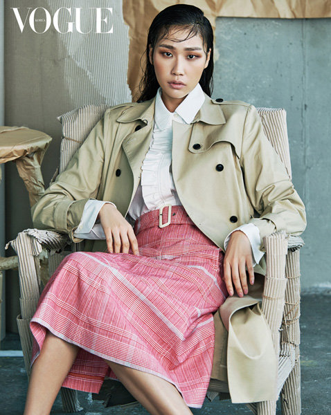 패션업계의 온·오프라인 투트랙 전략이 주목받고 있다. 온라인몰 전성시대에 ‘오프라인 전용 상품’이라는 역발상 제품군이 등장한 게 핵심이다. ‘빈폴레이디스’의 ‘스튜디오 B 컬렉션’ 라인. 사진제공 ｜ 삼성물산 패션부문