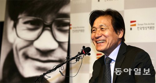 영화 인생 60년을 맞은 배우 안성기가 13일 기자회견을 갖고 있다. 28일까지 열리는 특별전에서는 한국영화사와 함께 한 그의 주요작 27편이 상영된다. 전영한 기자 scoopjyh@donga.com